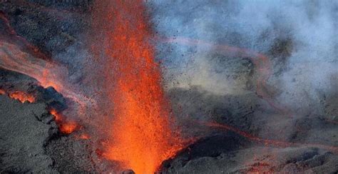 Ils gravissent un volcan en éruption, 24 randonneurs placés sur .